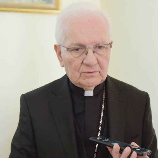 Franjo Komarica razrješen dužnosti banjalučkog biskupa, imenovan novi biskup