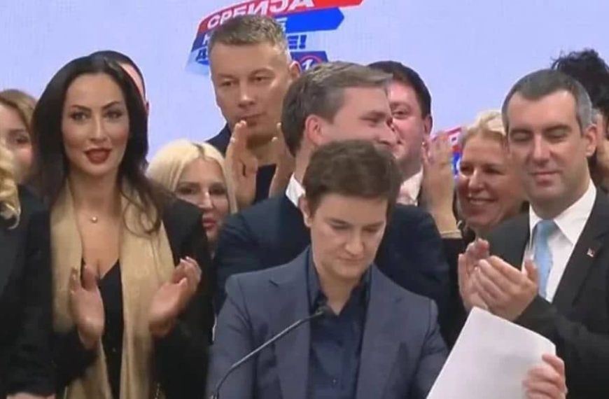 Premijerka Srbije Ana Brnabić iz izbornog štaba SNS-a nakon zatvaranja birališta: “Imat ćemo apsolutnu većinu u Narodnoj skupštini Srbije”