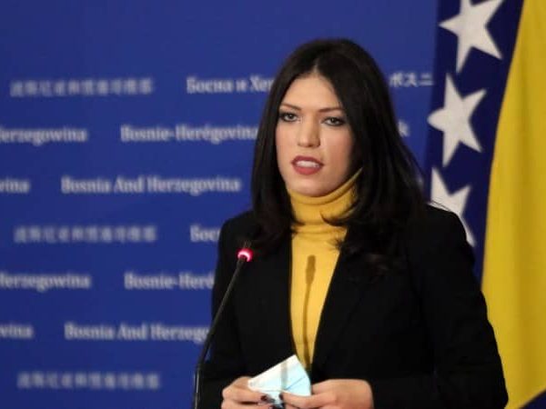 Suprotno tvrdnji zastupnice SNSD-a u Parlamentu BiH Sanje Vulić: Sankcije Dodiku uvele su SAD,…