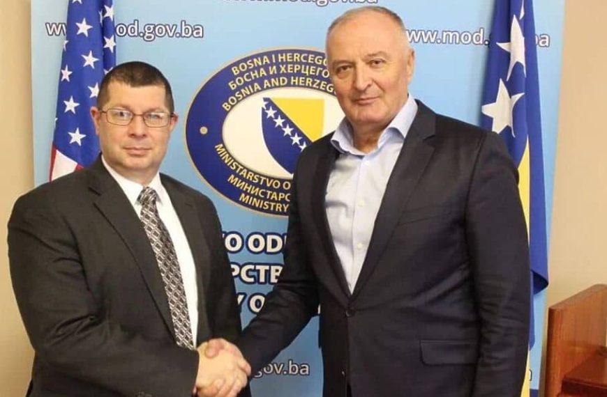 Zukan Helez održao sastanak s američkim vojnim izaslanikom i uputio poziv Dodiku