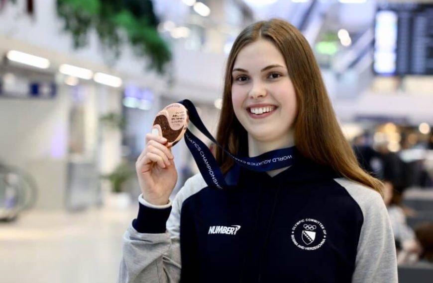 Priređen veliki doček za Lanu Pudar na sarajevskom aerodromu, oduševila je: “Želim ostvariti svoj puni potencijal i cijelu naciju učiniti ponosnom”