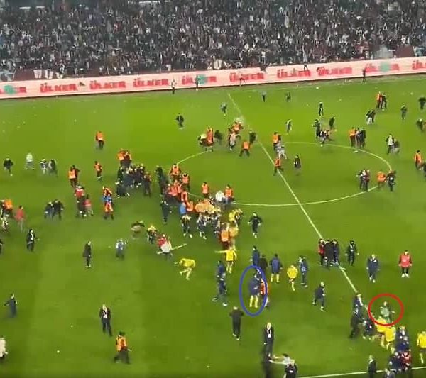 Detalji obračuna navijača i igrača u Turskoj: Livaković udaren šakom…
