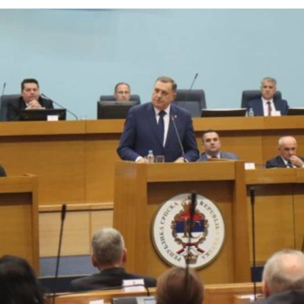 Sjednica otišla u ponoć, Narodna Skupština RS usvojila zaključke: Prijete blokadom državnih institucija
