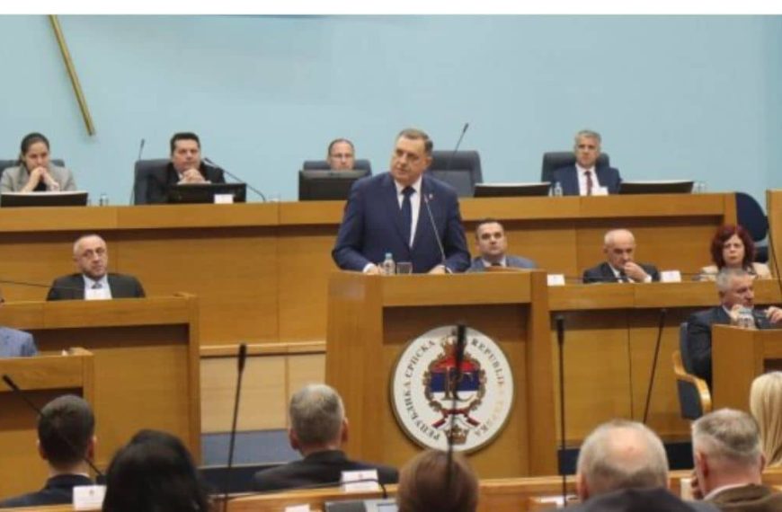 Sjednica otišla u ponoć, Narodna Skupština RS usvojila zaključke: Prijete napuštanjem državnih institucija