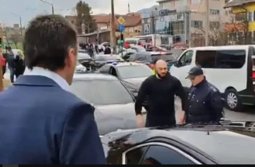Incident ispred Suda BiH nakon ročišta Dodiku, reagovao Ramo Isak, pogledajte snimak koji se pojavio