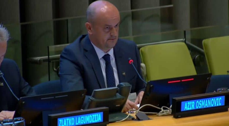 Potresno obraćanje Bosanca Azira Osmanovića u UN-u popraćeno suzama i aplauzom: Brat mi je ubijen u genocidu, pronašli smo mu samo lobanju