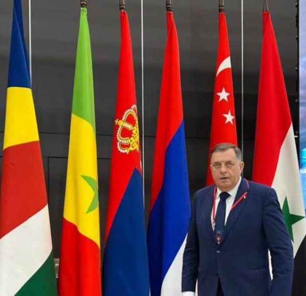 Diplomatski skandal ili Dodikov trik sa zastavom? Evo šta kažu iz Ambasade Rusije