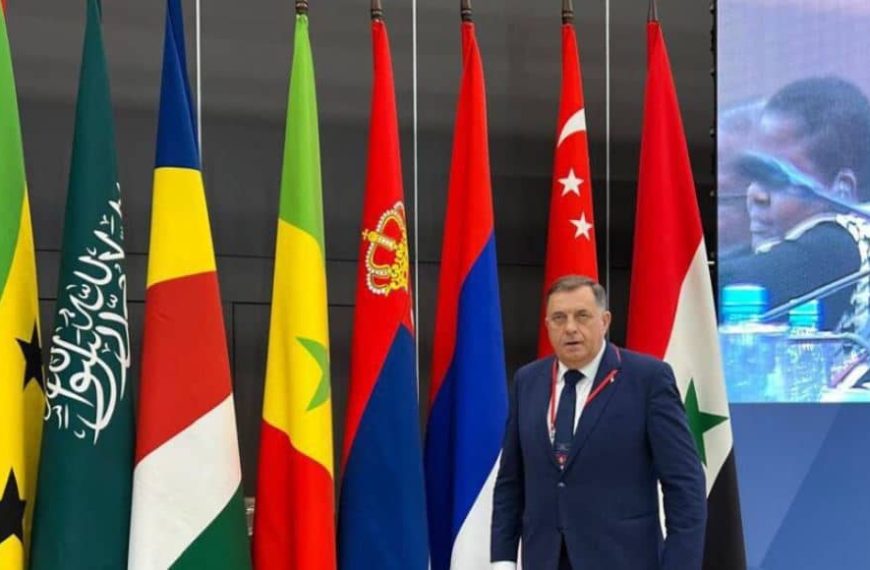 Diplomatski skandal ili Dodikov trik sa zastavom? Evo šta kažu iz Ambasade Rusije