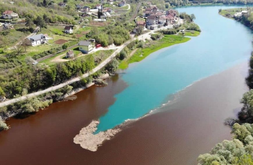 Poznato jezero u BiH poprimilo jezivi izgled: Stručnjak kaže da se očekuje i pomor ribe