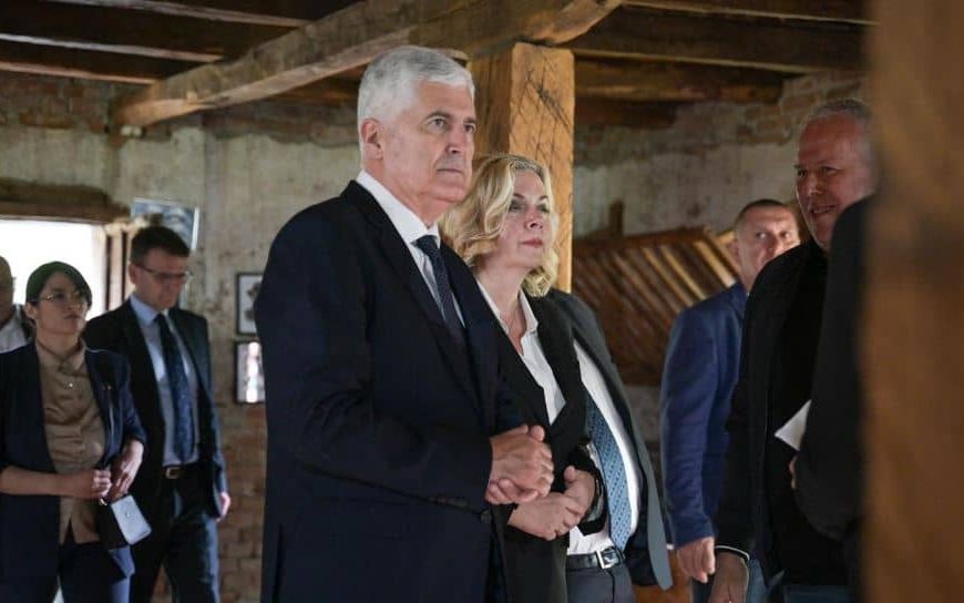 Predsjednik HDZ-a Dragan Čović se obratio javnosti: “Za sve probleme koje imamo u Bosni i Hercegovini rješenja treba tražiti mirnim putem”