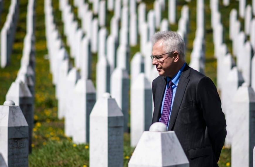 Američki ambasador Michael Murphy se oglasio iz Srebrenice: “Čvrsto obećavamo da ćemo davati podršku preživjelima”
