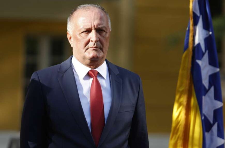 Ministar odbrane BiH Zukan Helez “presjekao”: “Ko ne dođe na posao u Oružane snage BiH dobit će otkaz”
