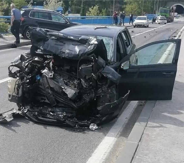 Grozan slučaj u BiH: Ukrao automobil u kojem se nalazila žena, ona iskočila, lopov…