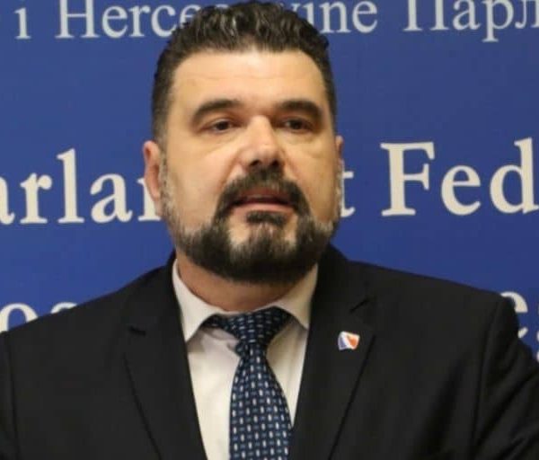 Burno u Parlamentu Federacije, žestoko obraćanje Mahira Mešalića: Zašto se nije moglo sačekati mišljenje Venecijanske komisije?