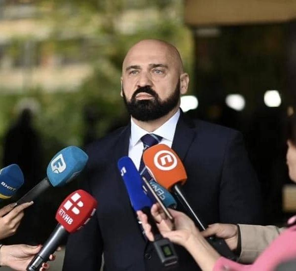 Ministar Isak oštro o najavljenoj proslavi Dana vojske Srbije u…