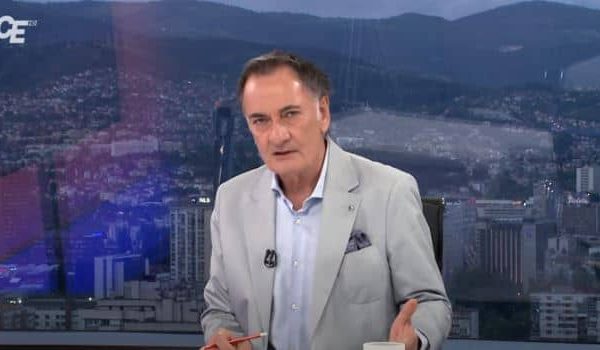 Kakve poruke kod Senada Hadžifejzovića: “Christian Schmidt pobijedio Dodika! Dodik poražen izlazi na izbore po Schmidtovim pravilima!”