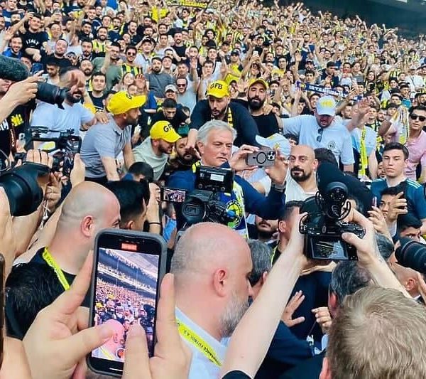 Nezapamćene scene: Dijamant dobio novog trenera, pogledajte kako je Mourinho…
