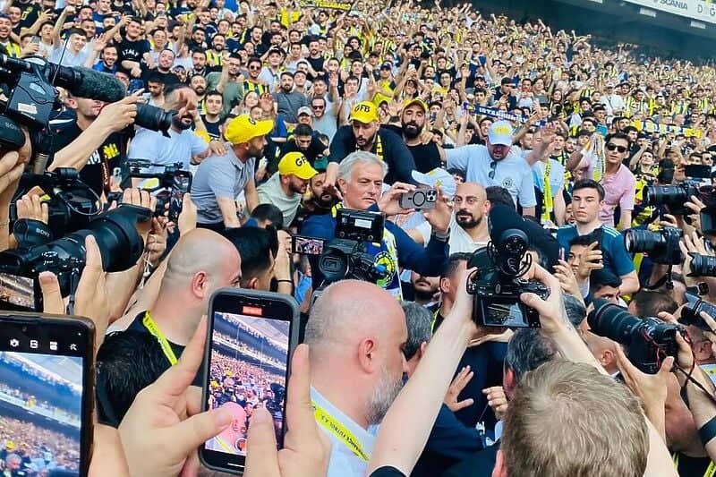 Nezapamćene scene: Dijamant dobio novog trenera, pogledajte kako je Mourinho dočekan u Turskoj!