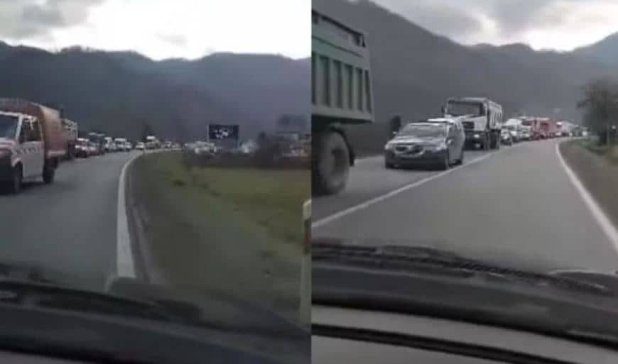Sudar kamiona i automobila na magistralnom putu M-17, nastale su ogromne gužve!