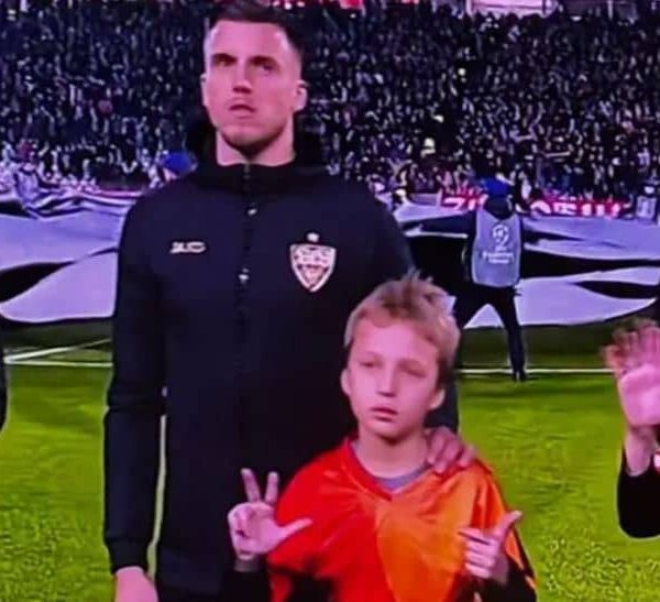 Pogledajte kako je Zmaj Ermedin Demirović odgovorio na provokacije u…
