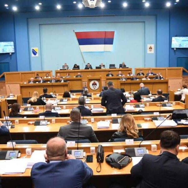 NSRS upravo zasjeda o spornim zakonima kojima se napada država…