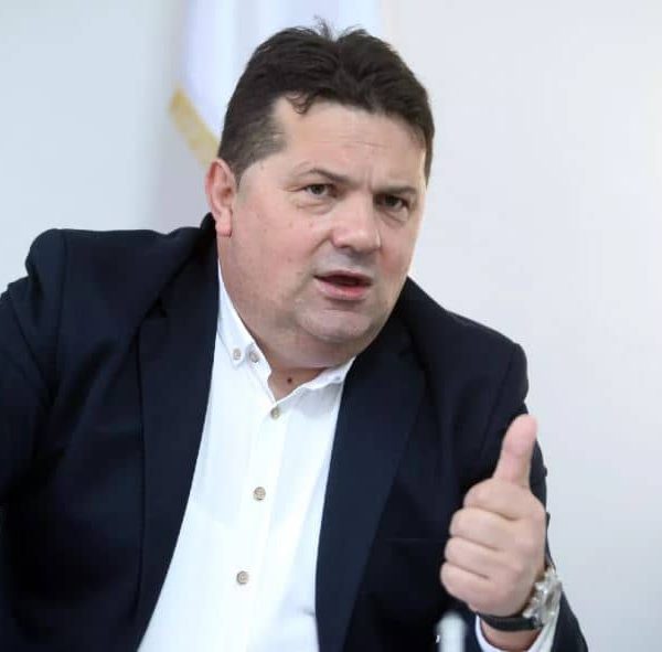 Nenad Stevandić otvoreno prijeti: “Ako pokušate da ukinete Republiku Srpsku, možda umjesto jedne dobijete… znate i sami”
