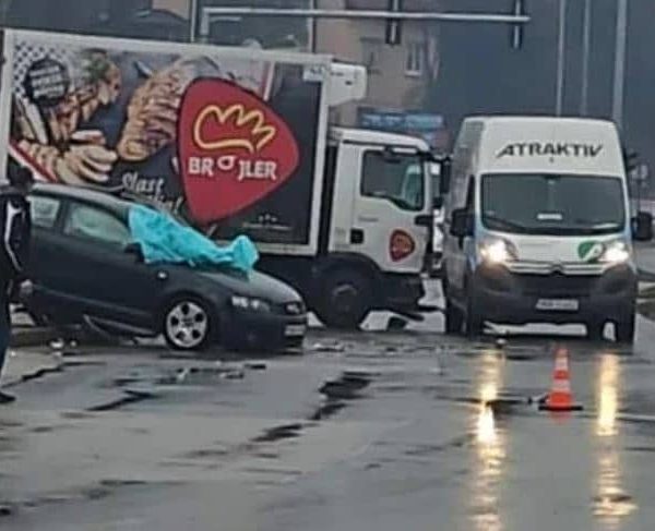 Jedna osoba poginula u teškoj saobraćajnoj nesreći u kojoj su učestvovala tri vozila
