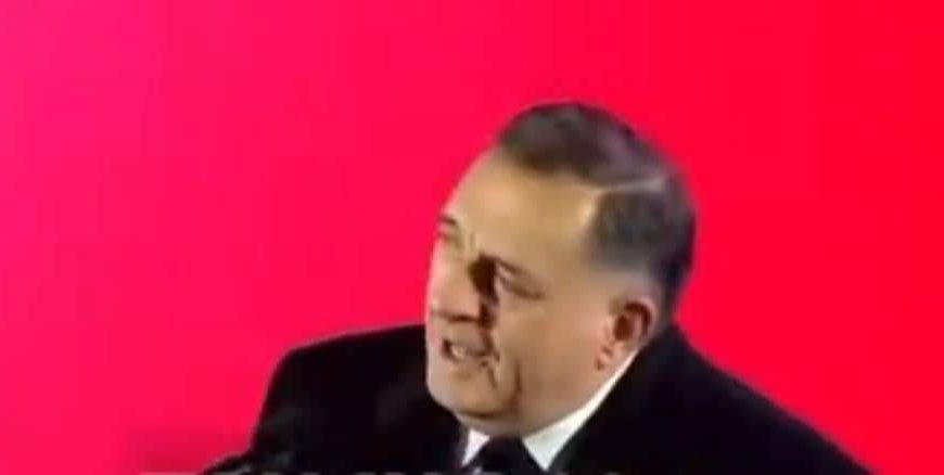 Pogledajte ovo: Milorad Dodik zapjevao na skupu u…