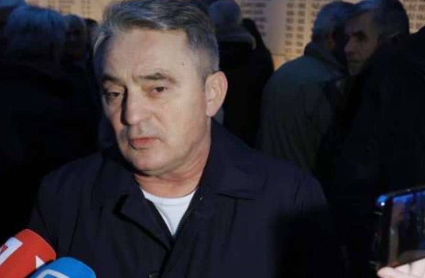 Željko Komšić emotivno: “U ime građana Bosne i Hercegovine i u lično ime, izražavam najdublje saučešće Svetoj Stolici, Katoličkoj crkvi i svima koji danas tuguju”