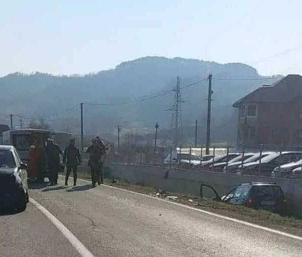 Težak udes na magistralnom putu M-17, hitna i policija na terenu, saobraćaj u potpunosti obustavljen kod Maglaja