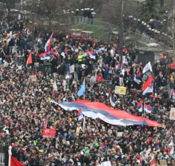Gledajte proteste u Srbiji UŽIVO: Rijeka ljudi u Beogradu kontra Vučića!