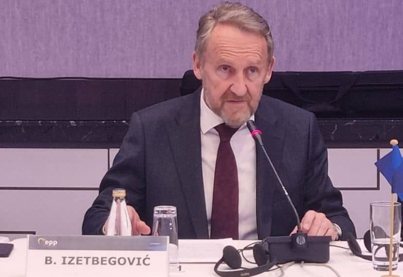 Bakir Izetbegović se oglasio iz Crne Gore, “zvoni na uzbunu” i upozorava: “Rastu cijene i zaduženost zemlje”