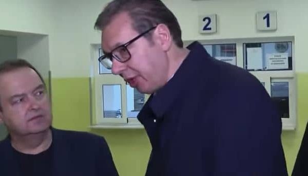 Pogledajte kako Vučić “isfurava” Dačića, otišao dok je davao izjavu:…