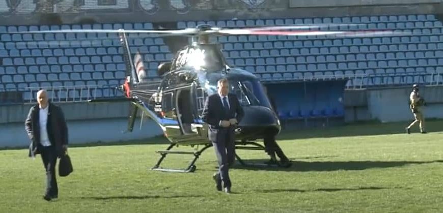Milorad Dodik stigao helikopterom: Načelnik policije koje je tvrdio da će postupati po zakonu predao mu izvještaj