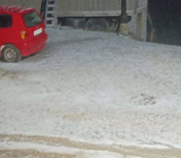 Pogledajte fotografije sa lica mjesta: Snažno nevrijeme praćeno ledom u…