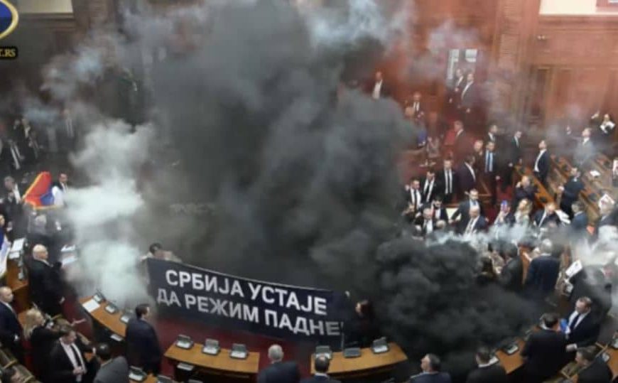 Pojavio se snimak: Ponovo izbio haos u Skupštini…