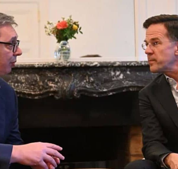 Vučić sa šefom NATO-a Rutteom o BiH: “Jedan uspješan dan…