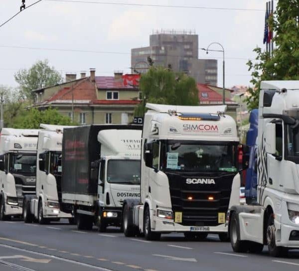 Pogledajte snimke, više od 500 vozača kamiona prodefilovalo Sarajevom, moćna…