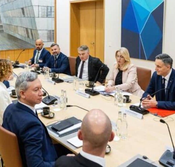 Bećirović u sjedištu NATO-a, pozvao ih na “dugoročno prisustvo u…