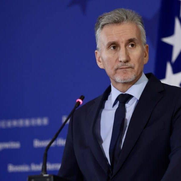 Ademović direktno HDZ-u: Pogazili ste legitimno predstavljanje kada ste glasali…