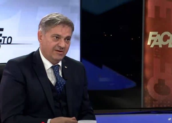 Denis Zvizdić kod Hadžifejzovića: “Dodik nebitan, zbunjen! Neka je Bog…