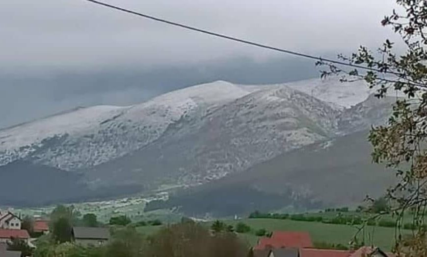 Žestoko nevrijeme pogodilo BiH: Ne, nije snijeg – ovo je led zabijelio bh. planinu