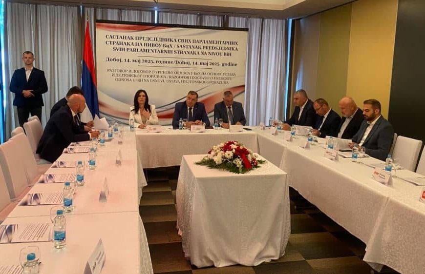 Tragikomično u Doboju: Dodik postavio stolove i ceduljice, servirao piće – i “izvisio”