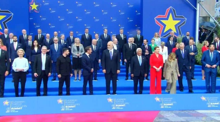 Cvijanović u sredinu, a Vučić u ćošak: Da li su i Evropa i Rusija poslale istu poruku predsjedniku Srbije?