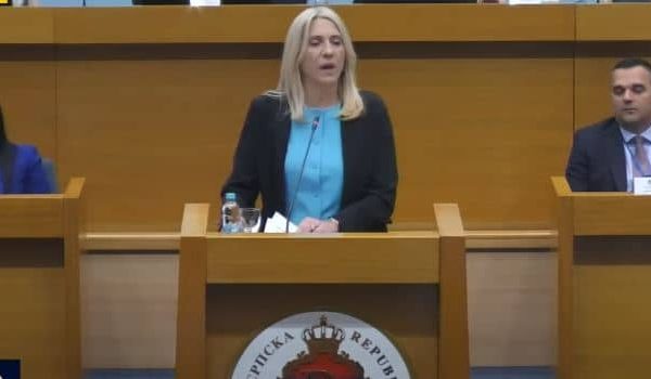 Pogledajte snimak vanredne sjednice NSRS o vetu Željke Cvijanović