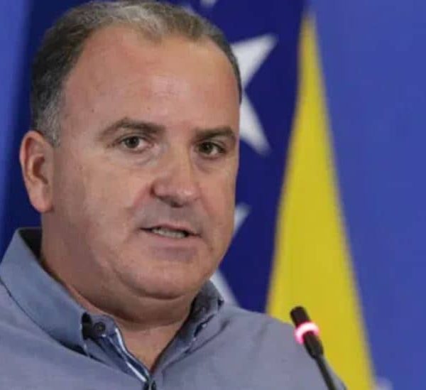 Dženan Đonlagić javno isprozivao opoziciju iz RS: “Mislili su da će ih Dragan Čović pustiti u vlast podrškom HDZ-ovom prijedlogu…