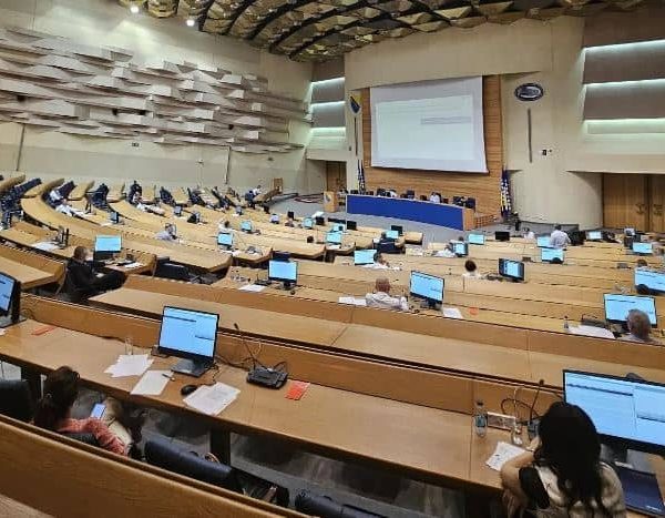 Umalo izbila tuča političara u Parlamentu BiH, reagovalo osiguranje