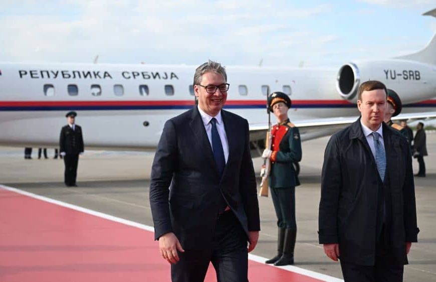 Nakon što je prinudno sletio, Vučić stigao u Moskvu i odmah se oglasio