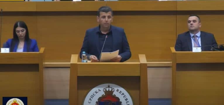 Vukanović u verbalnom sukobu s Dodikom u NSRS, nakon dobacivanja poručio mu je: “Što niste otkrili ko mi je zapalio auto? Ko je ugasio video nadzor?”
