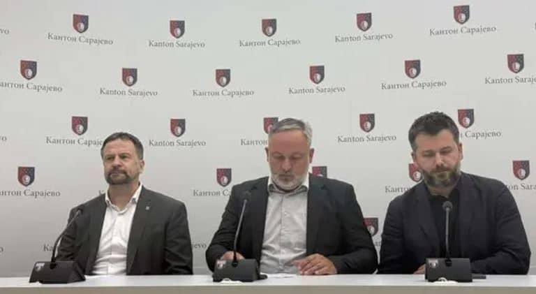 Demokratska fronta, SDA i Stranka za BiH teško optužuju: “Nasilje nad pravom i politička bahatost stranaka Trojke kulminirali su”